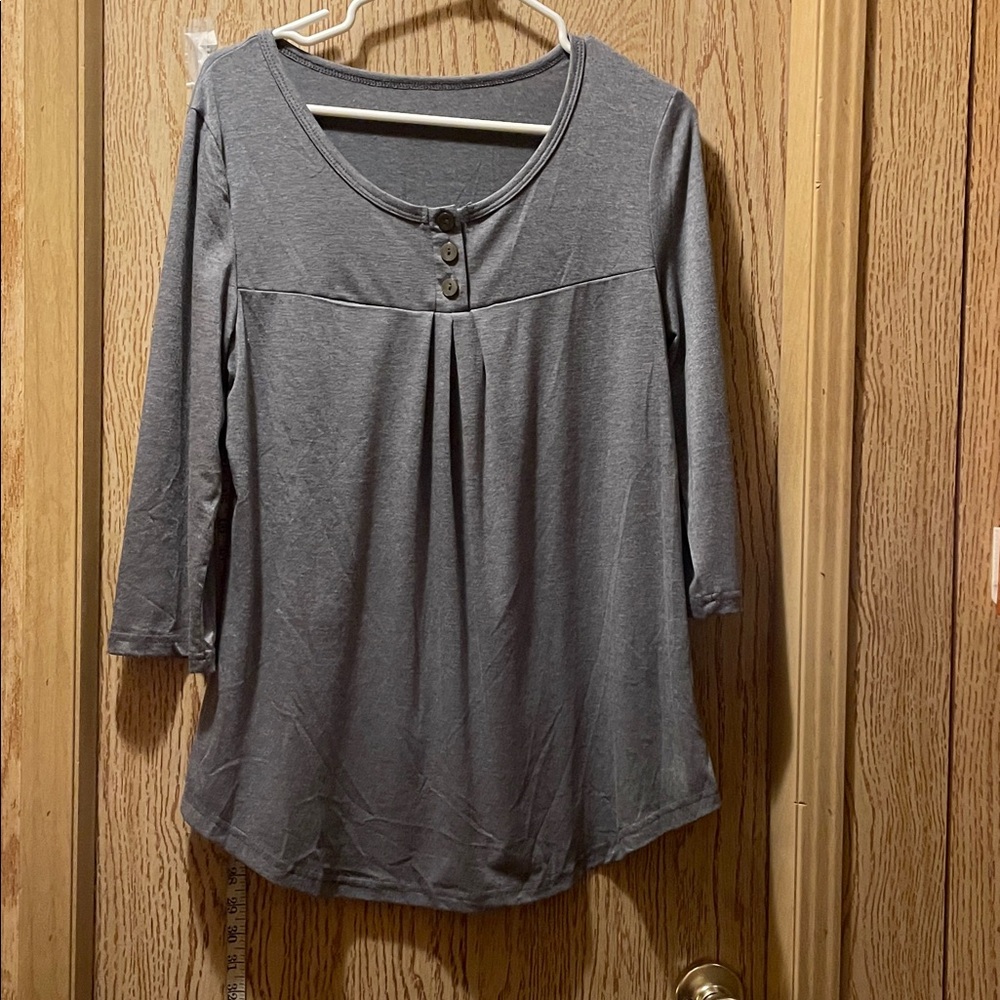 Grey quarter sleeve button front. Nice